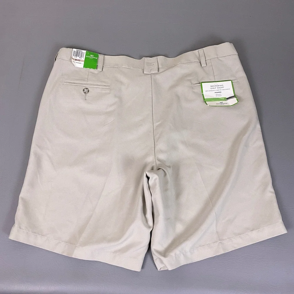 Dockers Golf Shorts Men's 42 Khaki Pleated Front Modern Comfort Beige New *Wear*